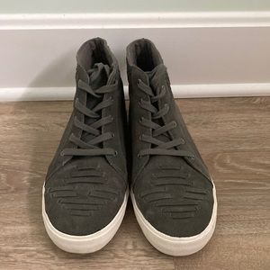 Casual athletic shoes from American Eagle Outfitter